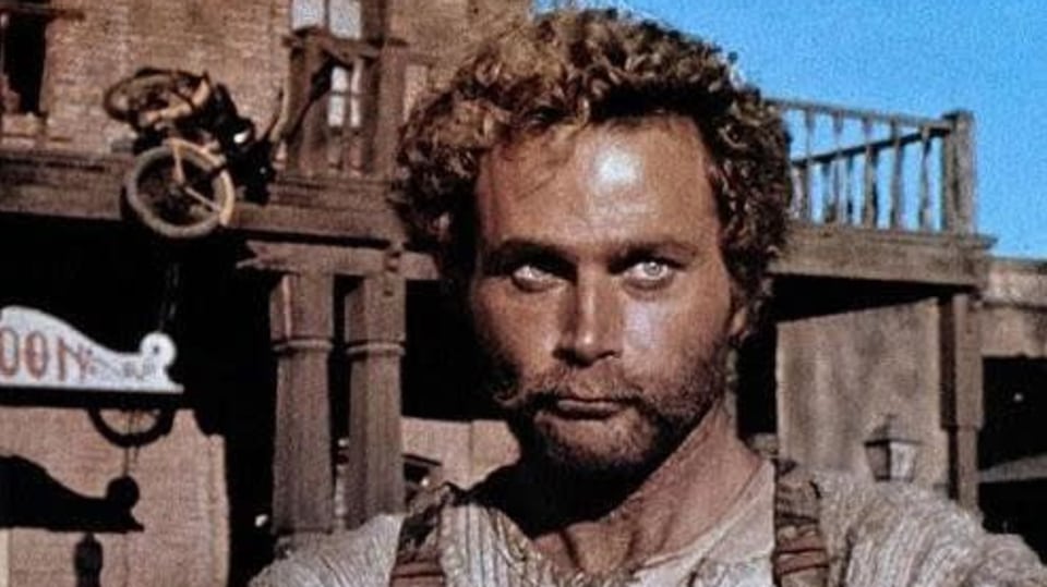 Záběry z filmu Vůně Cibule v hlavní roli Franco Nero